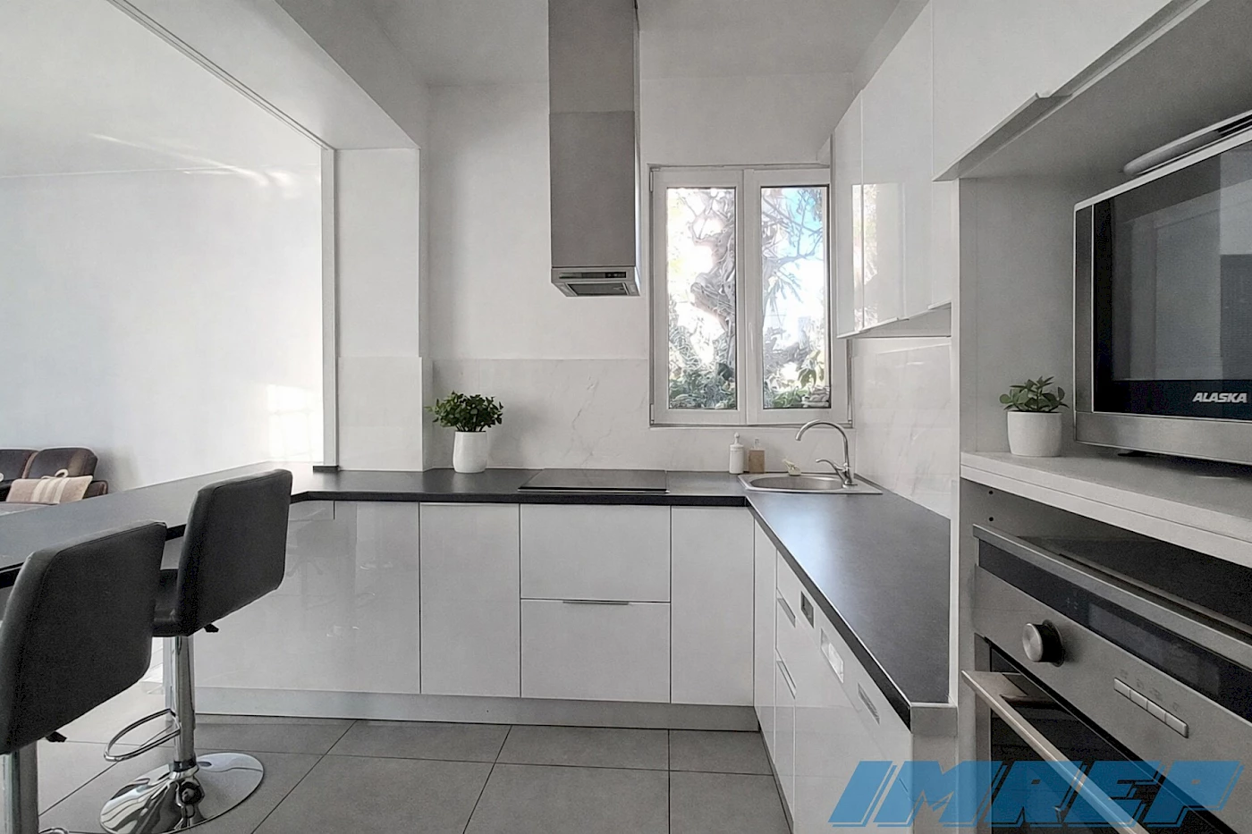 1010-EXCLUSIVITE Maison 224m2 composée de 5 appartements - 13009 MARS