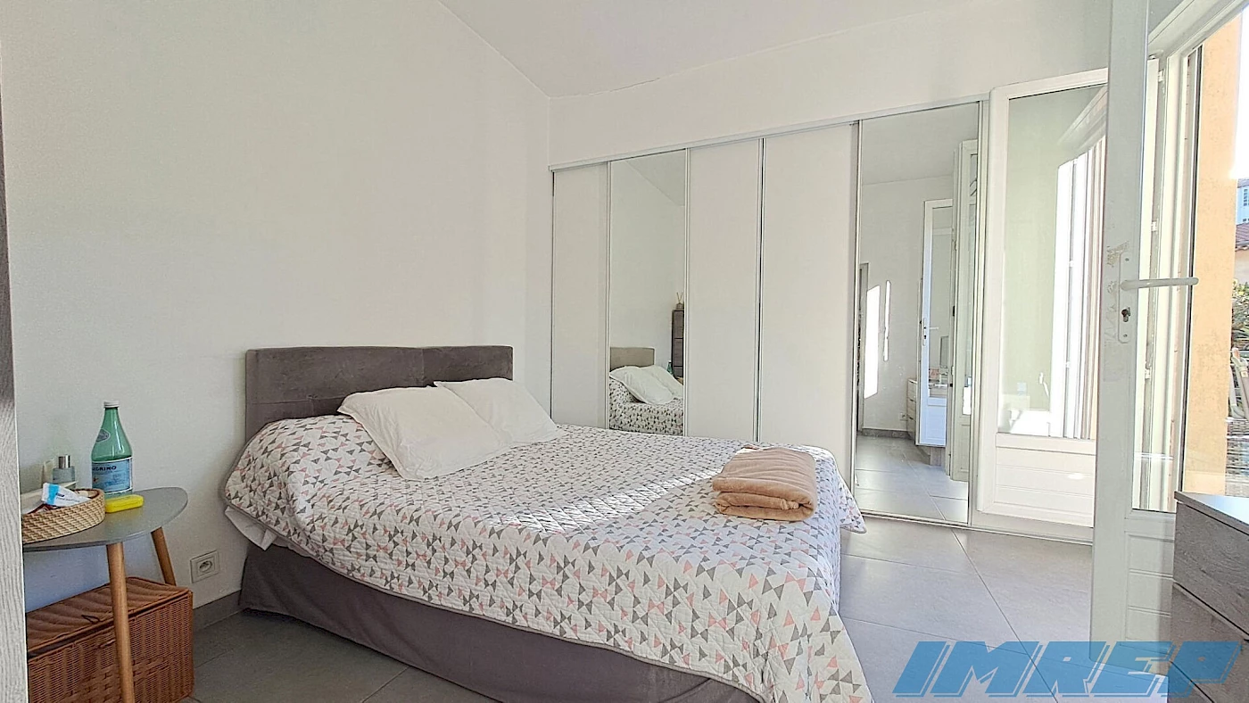 1010-EXCLUSIVITE Maison 224m2 composée de 5 appartements - 13009 MARS