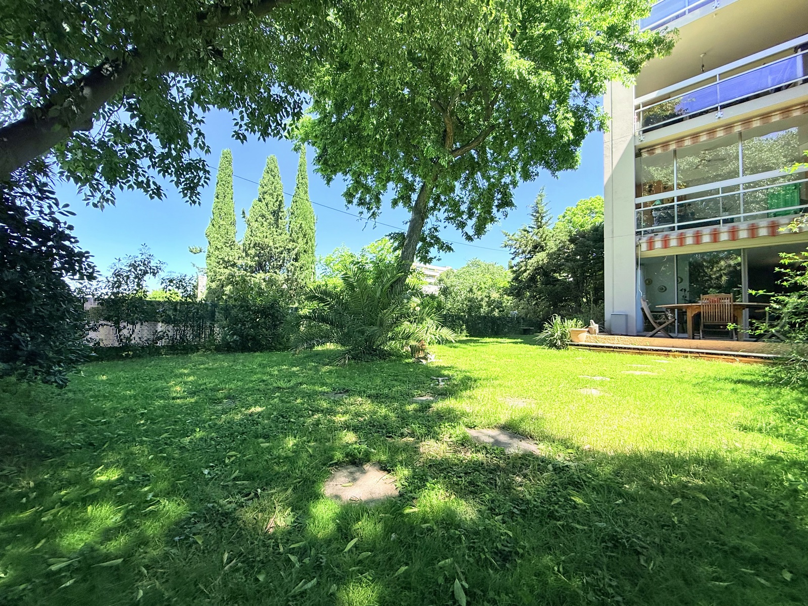1068-13009 CABOT   4 PIECES EN REZ DE JARDIN  T.B.ETAT  PARK PRIVE - 2