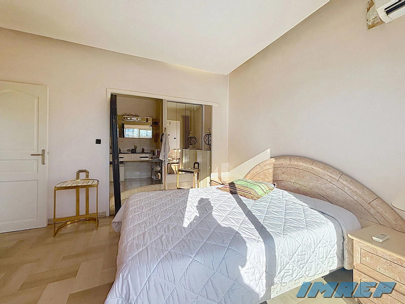 961-13010   Coeur du Village  de Saint  loup belle Maison de 188 m2