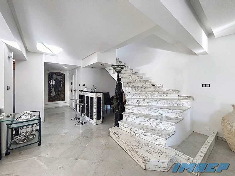 961-13010   Coeur du Village  de Saint  loup belle Maison de 188 m2