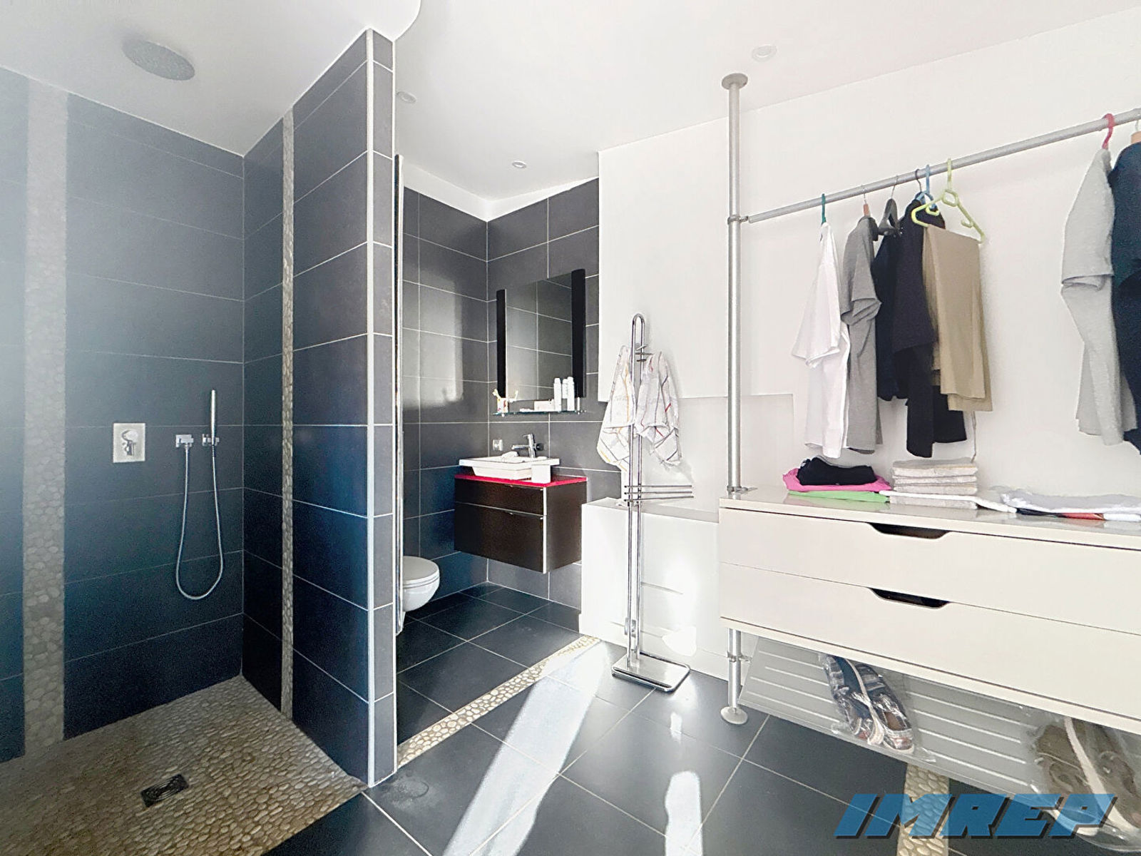 961-13010   Coeur du Village  de Saint  loup belle Maison de 188 m2 - 13