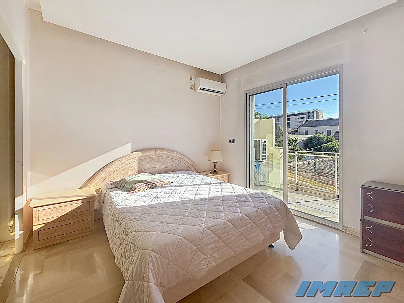 961-13010   Coeur du Village  de Saint  loup belle Maison de 188 m2