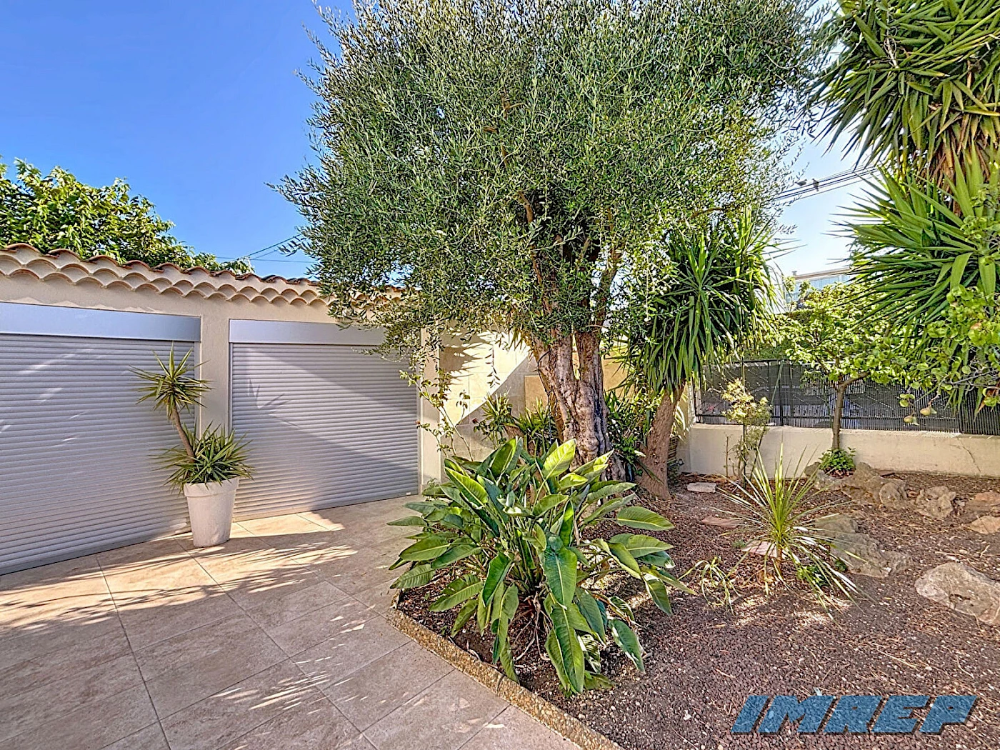 961-13010   Coeur du Village  de Saint  loup belle Maison de 188 m2