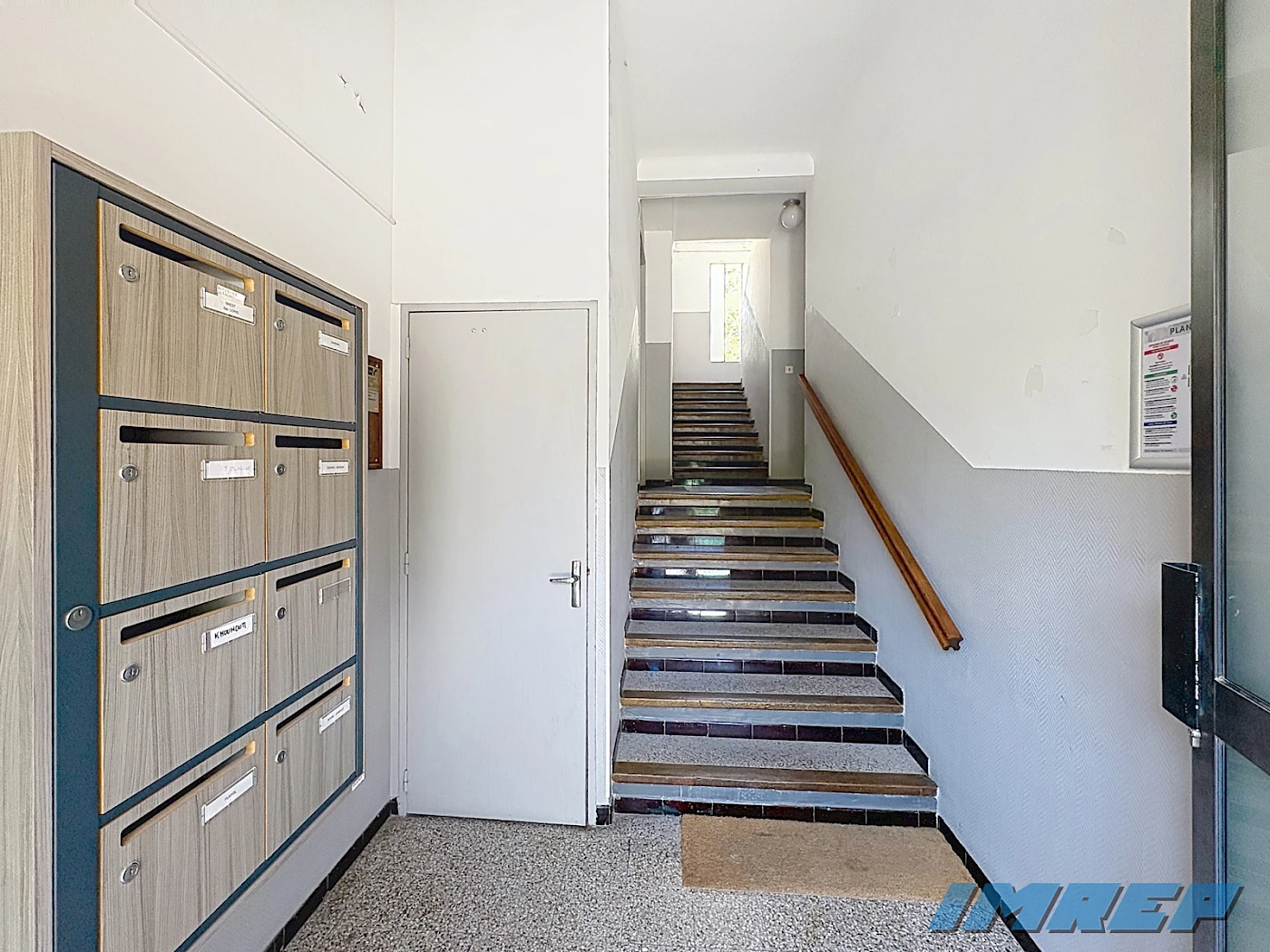 Type 3 , 12 Bd de Roquevaire 13009