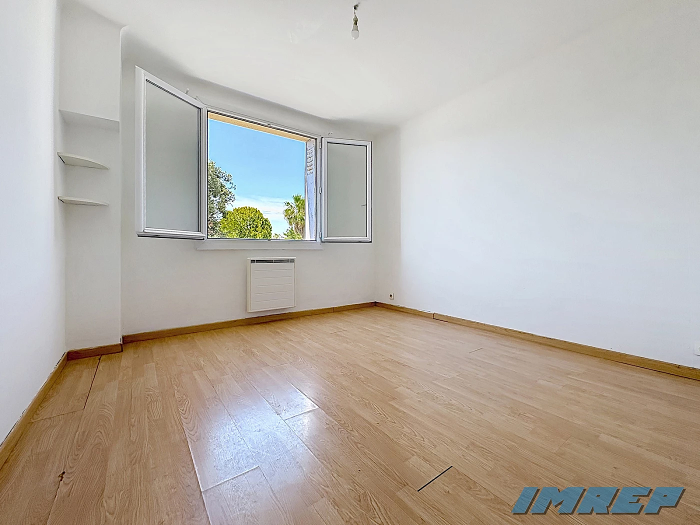 Type 3 , 12 Bd de Roquevaire 13009