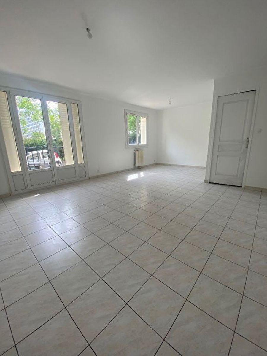 10933-Appartement 3 pièces - Ste Marguerite - 13009 - 1